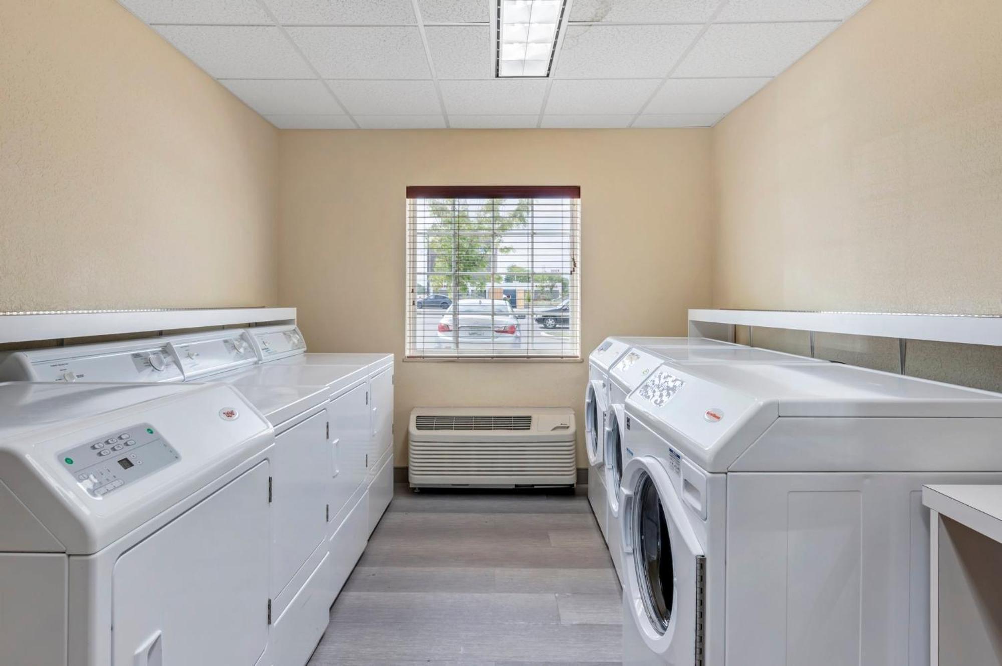 Candlewood Suites Indianapolis East By Ihg Eksteriør bilde