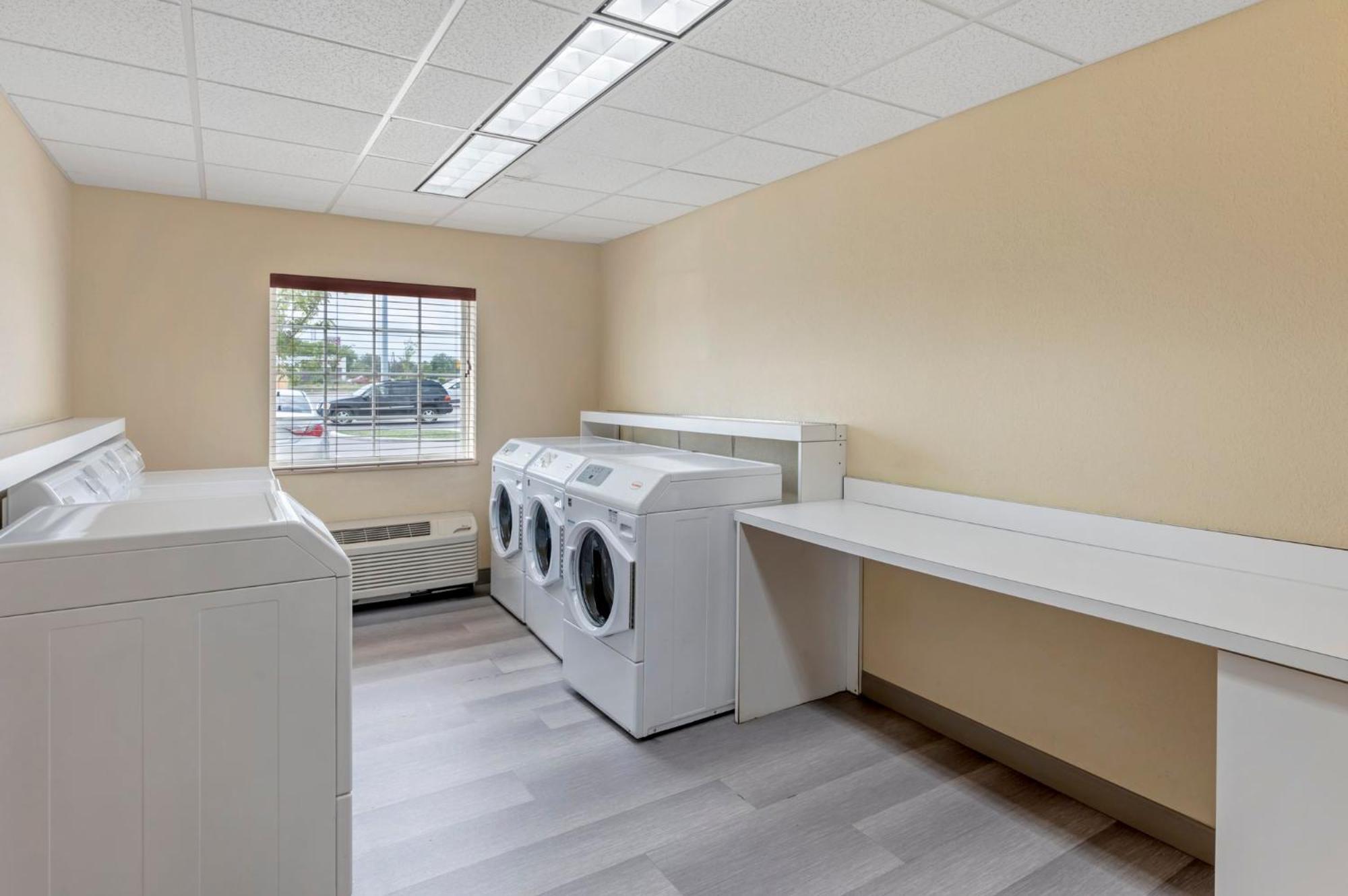 Candlewood Suites Indianapolis East By Ihg Eksteriør bilde